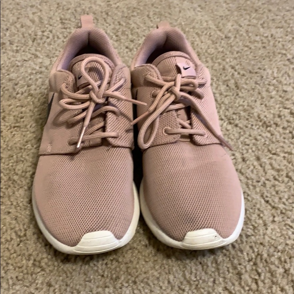 Mauve Nike Roshe